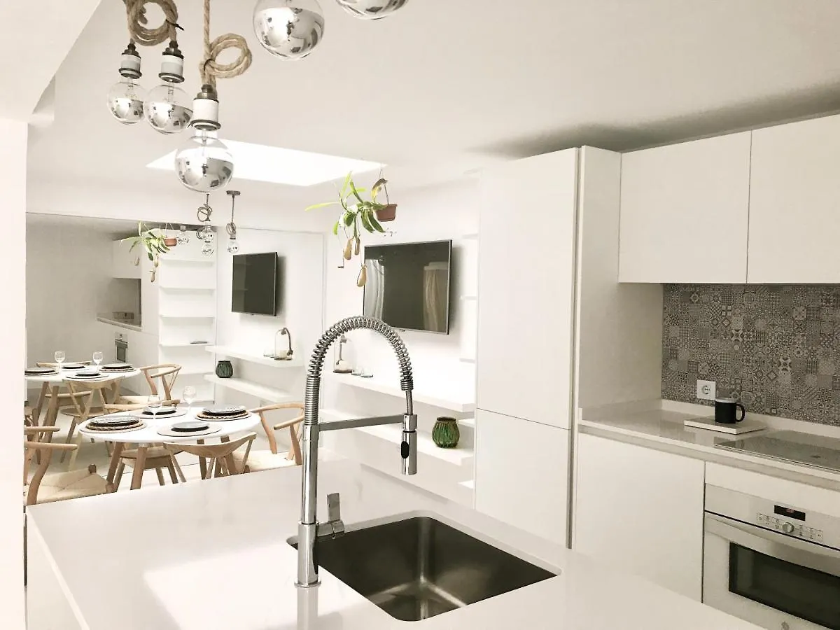 Cosy 2 Bedroom Apartment In La Caleta, Tenerife  أذيخي