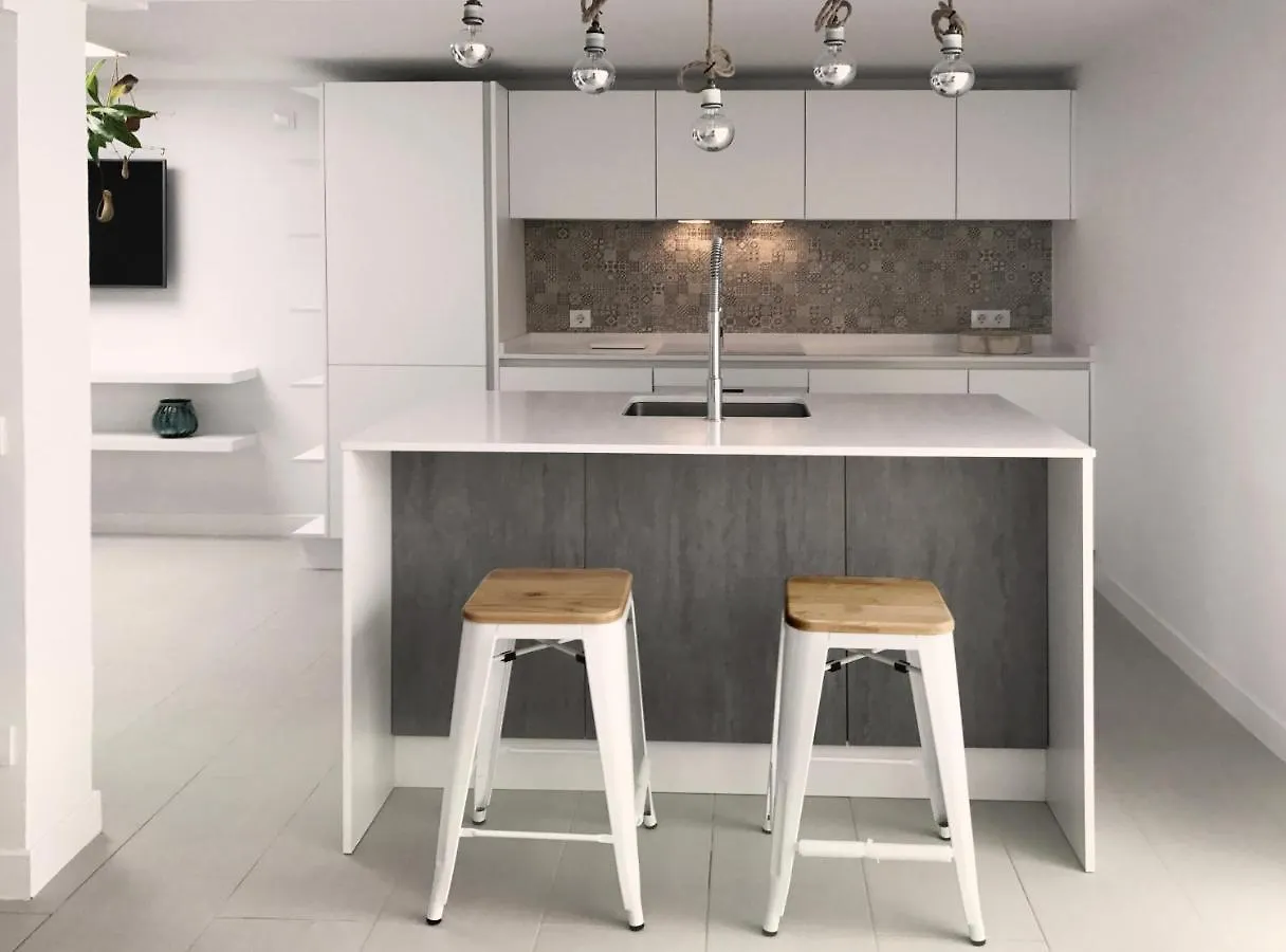 Cosy 2 Bedroom Apartment In La Caleta, Tenerife إسبانيا