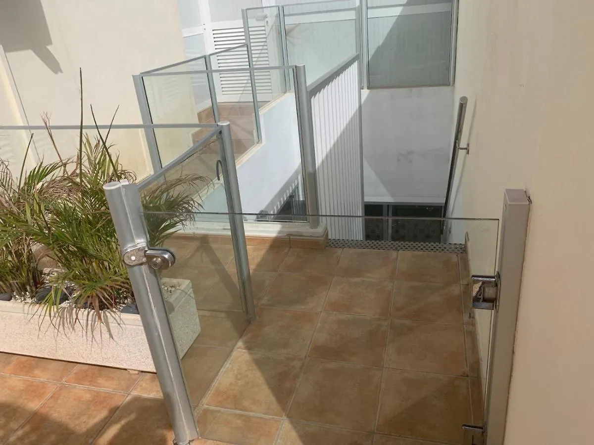 Cosy 2 Bedroom Apartment In La Caleta, Tenerife إسبانيا
